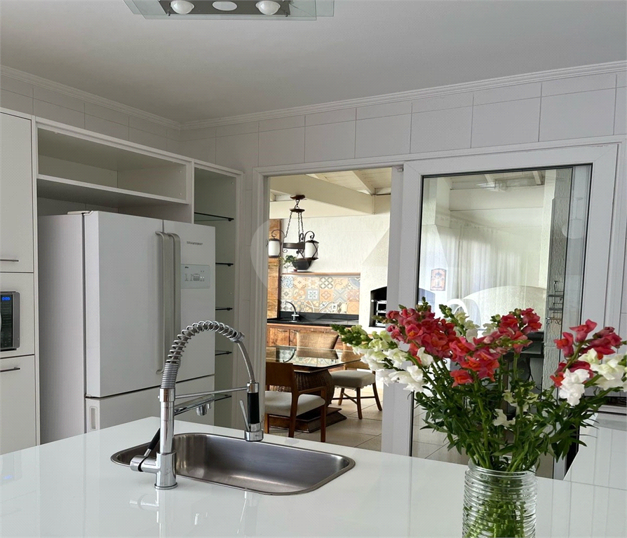 SOBRADO MOBILIADO DE 199,0 M² COM 02 SUITES, 04 VAGAS E PISCINA PARA VENDA NO JARDIM VIRGINIA BIANCA