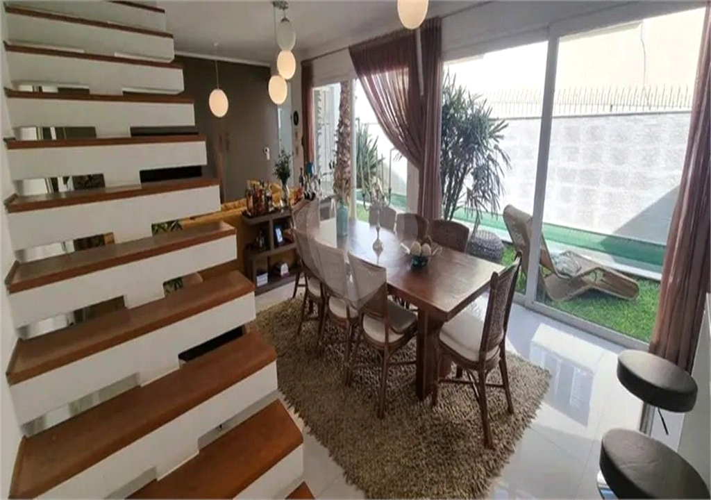 SOBRADO MOBILIADO DE 199,0 M² COM 02 SUITES, 04 VAGAS E PISCINA PARA VENDA NO JARDIM VIRGINIA BIANCA