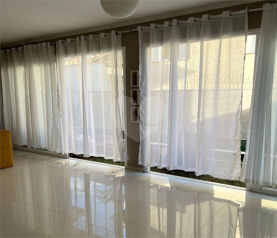 SOBRADO MOBILIADO DE 199,0 M² COM 02 SUITES, 04 VAGAS E PISCINA PARA VENDA NO JARDIM VIRGINIA BIANCA