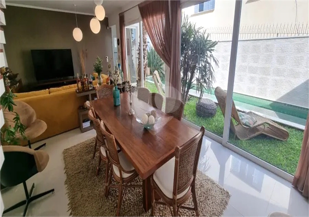 SOBRADO MOBILIADO DE 199,0 M² COM 02 SUITES, 04 VAGAS E PISCINA PARA VENDA NO JARDIM VIRGINIA BIANCA