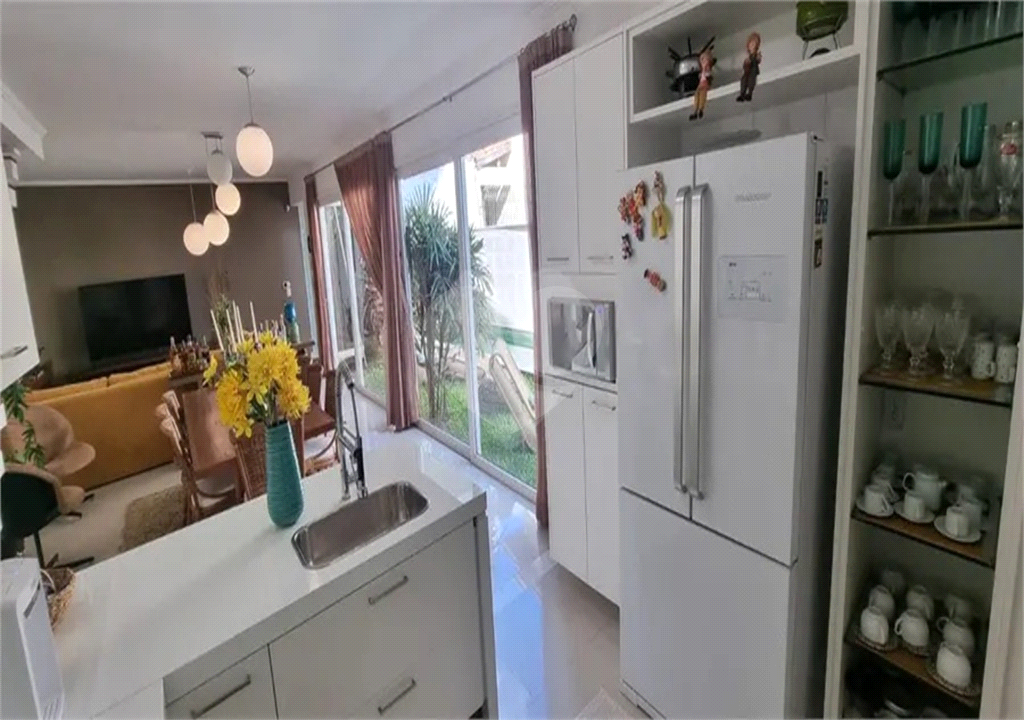 SOBRADO MOBILIADO DE 199,0 M² COM 02 SUITES, 04 VAGAS E PISCINA PARA VENDA NO JARDIM VIRGINIA BIANCA