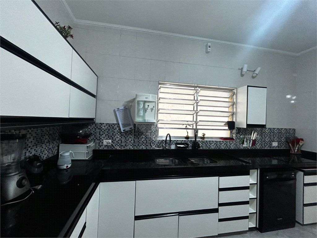 SOBRADO COM 220M2 DE ÁREA CONSTRUÍDA A VENDA NO JD. S. PAULO - 4 DORMS (3 SUÍTES) E 2 VAGAS