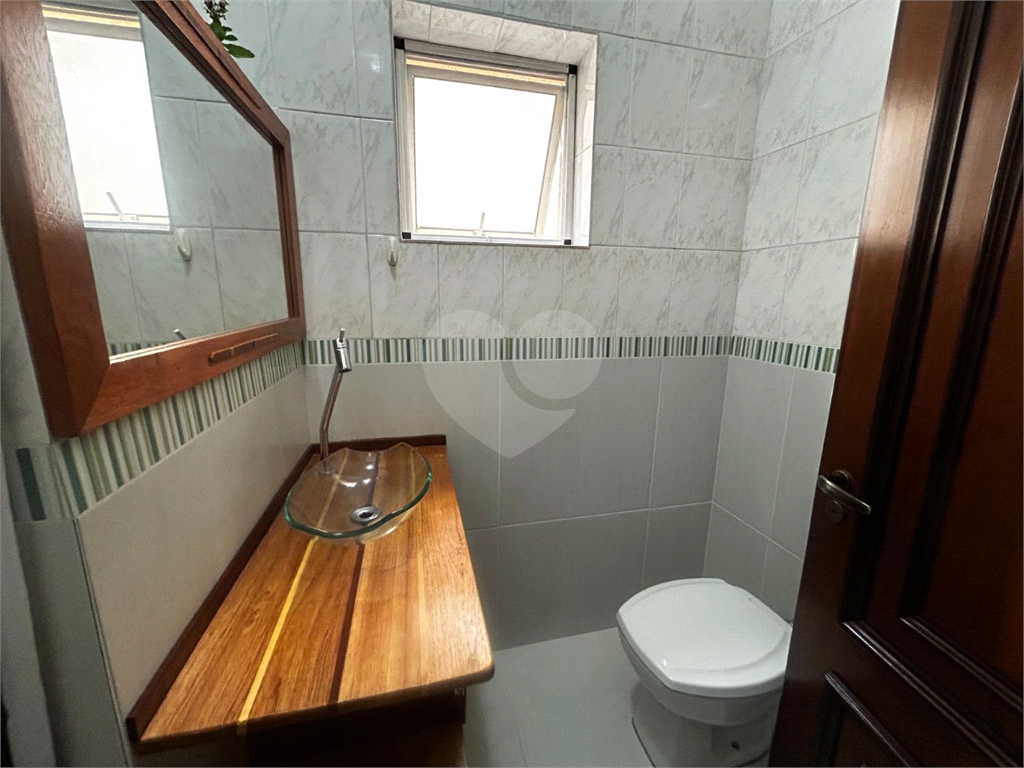 SOBRADO COM 220M2 DE ÁREA CONSTRUÍDA A VENDA NO JD. S. PAULO - 4 DORMS (3 SUÍTES) E 2 VAGAS