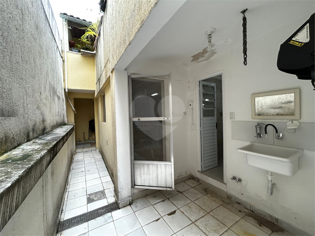 SOBRADO COM 220M2 DE ÁREA CONSTRUÍDA A VENDA NO JD. S. PAULO - 4 DORMS (3 SUÍTES) E 2 VAGAS
