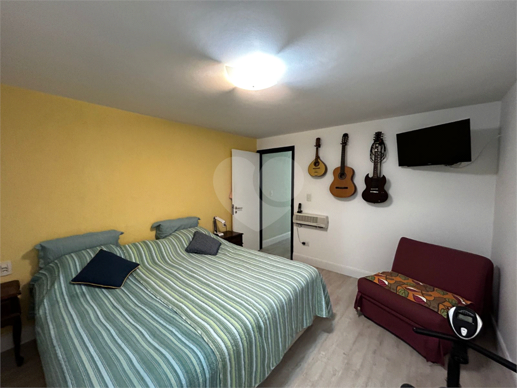 SOBRADO COM 220M2 DE ÁREA CONSTRUÍDA A VENDA NO JD. S. PAULO - 4 DORMS (3 SUÍTES) E 2 VAGAS