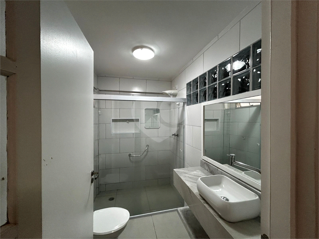 SOBRADO COM 220M2 DE ÁREA CONSTRUÍDA A VENDA NO JD. S. PAULO - 4 DORMS (3 SUÍTES) E 2 VAGAS
