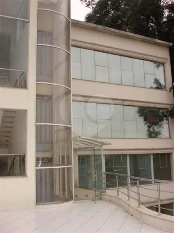 Belíssimo prédio comercial à venda no Jd São Bento