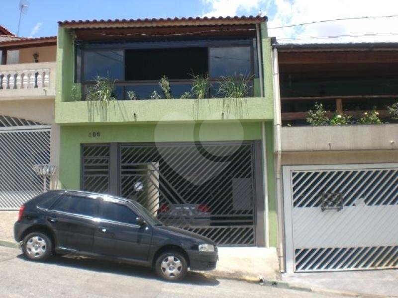 Sobrado à venda com 3 quartos, 220m² - Foto 1