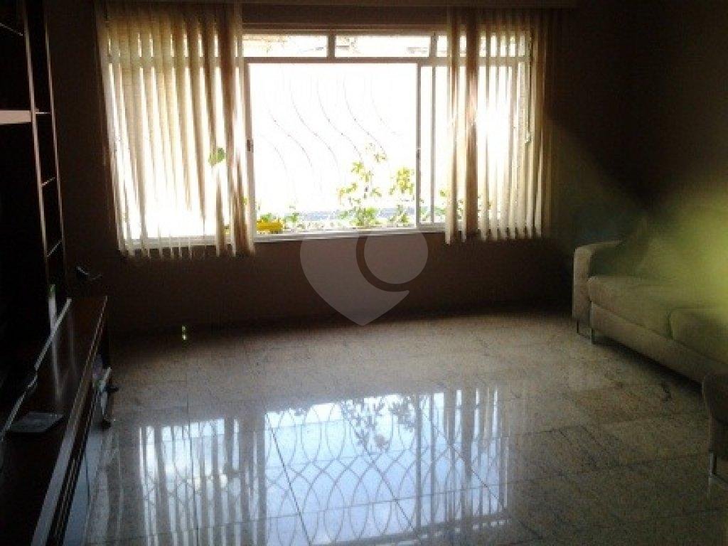 Sobrado à venda com 4 quartos, 300m² - Foto 1