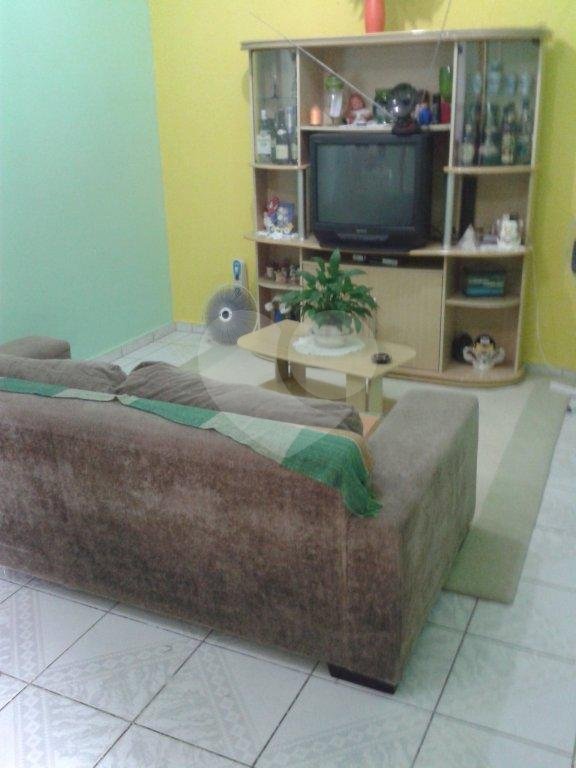 Excelente casa térrea com laje, 20 minutos de São Paulo.