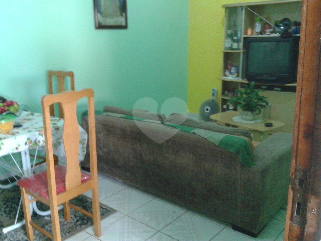 Excelente casa térrea com laje, 20 minutos de São Paulo.
