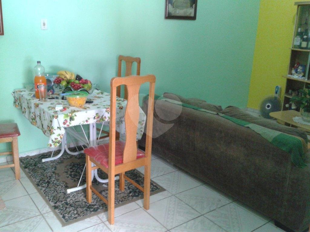 Excelente casa térrea com laje, 20 minutos de São Paulo.