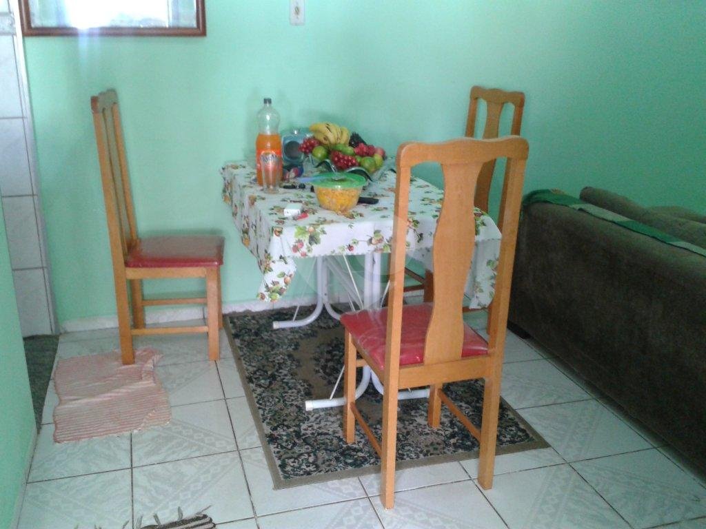Excelente casa térrea com laje, 20 minutos de São Paulo.