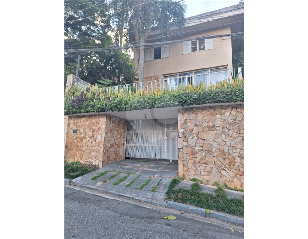 Sobrado maravilhoso à venda no Tremembé - 5 suítes e 4 vagas de garagem.