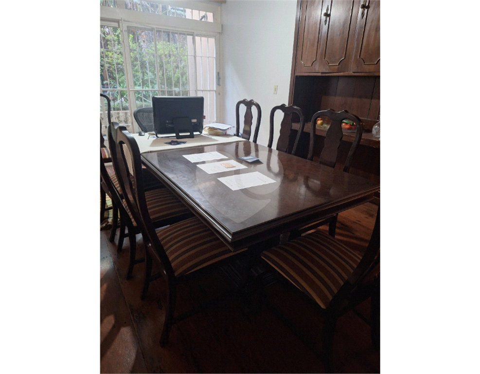 Sobrado maravilhoso à venda no Tremembé - 5 suítes e 4 vagas de garagem.