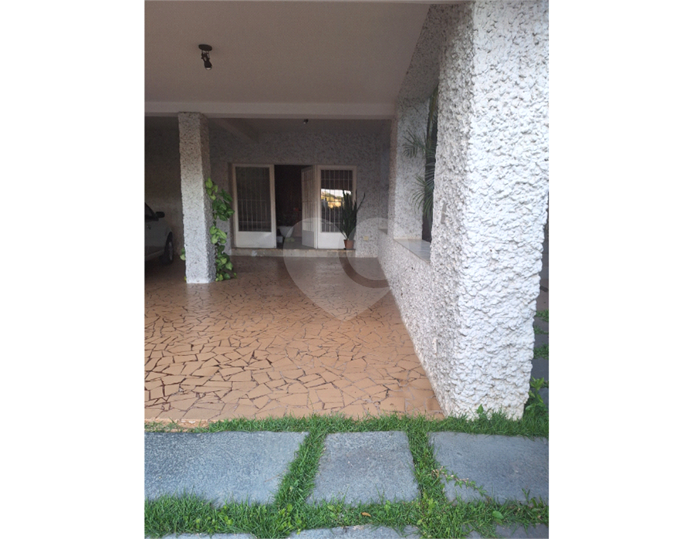 Sobrado maravilhoso à venda no Tremembé - 5 suítes e 4 vagas de garagem.