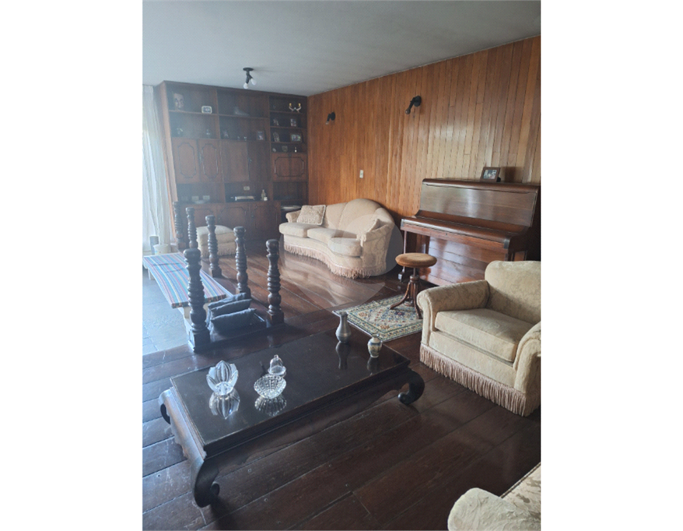 Sobrado maravilhoso à venda no Tremembé - 5 suítes e 4 vagas de garagem.