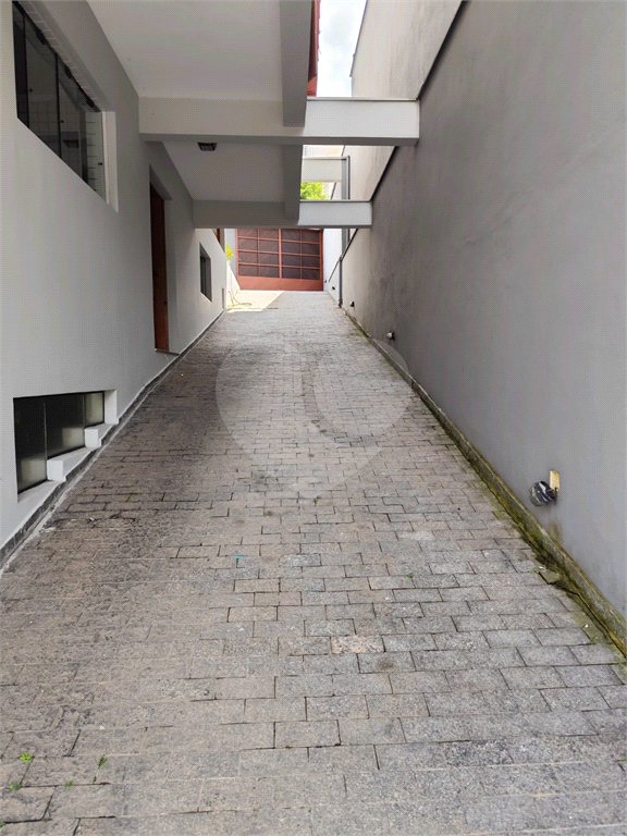 SOBRADO MARAVILHOSO A VENDA NO HORTO FLORESTAL - 3 DORMS (1 SUÍTE), PISCINA, SF E 6 VAGAS DE GARAGEM