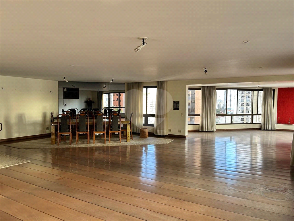 Oportunidade Única: Amplo Apartamento de 354m² no Coração de Santana!
