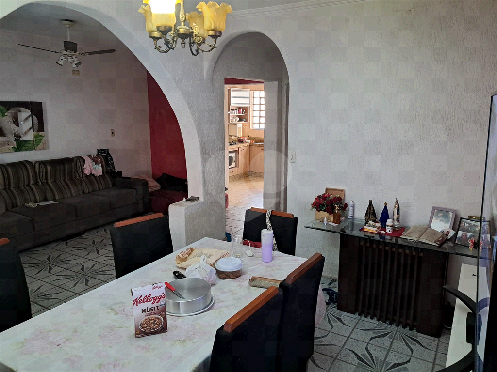 CASA TÉRREA em PARQUE EDU CHAVES