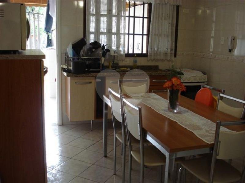SOBRADO A VENDA EM CONDOMÍNIO FECHADO NA VILA LEONOR - 3 DORMS ( 2 SUÍTES) E 2 VAGAS DE GARAGEM
