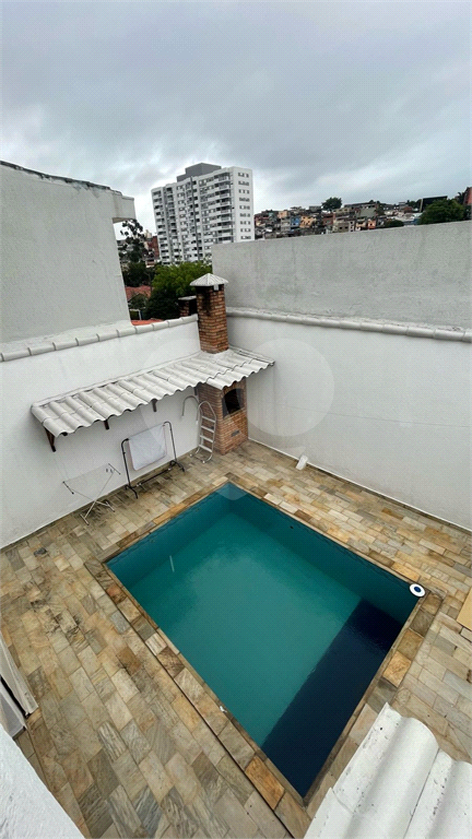 Lindo sobrado com piscina no residencial Santa Terezinha