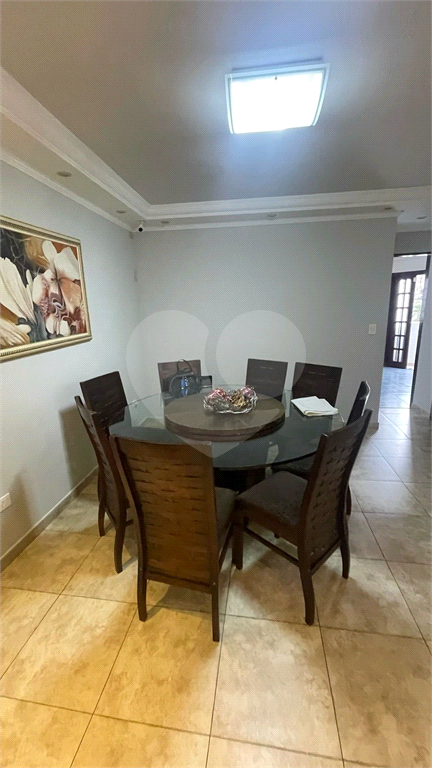 Lindo sobrado com piscina no residencial Santa Terezinha