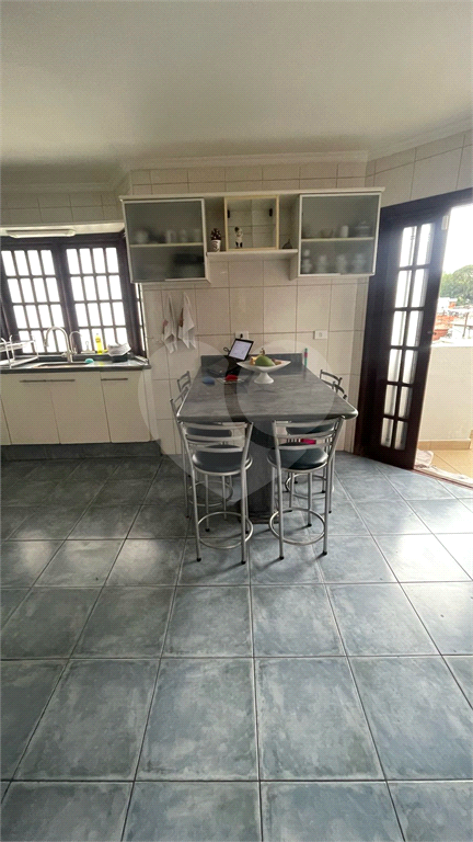 Lindo sobrado com piscina no residencial Santa Terezinha