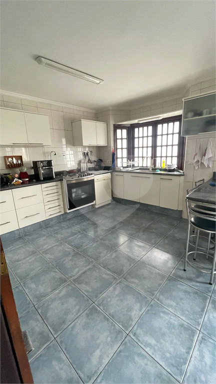 Lindo sobrado com piscina no residencial Santa Terezinha