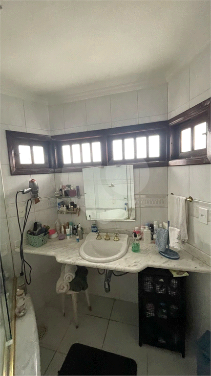 Lindo sobrado com piscina no residencial Santa Terezinha