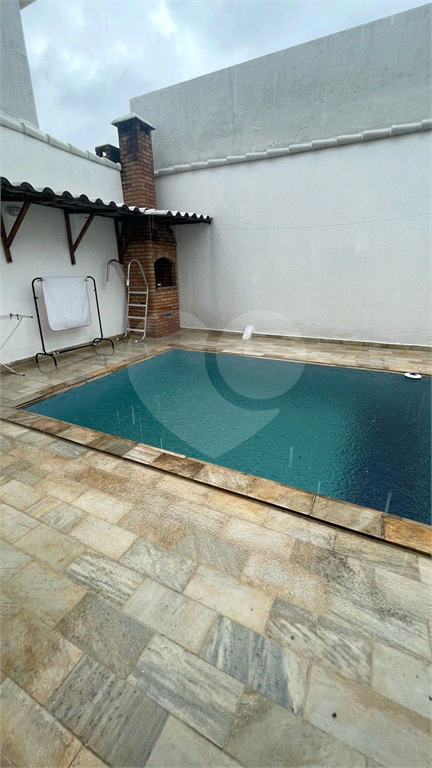 Lindo sobrado com piscina no residencial Santa Terezinha