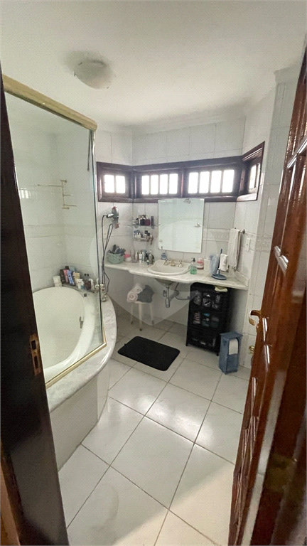 Lindo sobrado com piscina no residencial Santa Terezinha