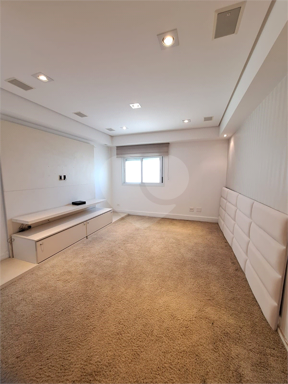 Apartamento no alto de Santana, com 4 vagas e 3 suítes
