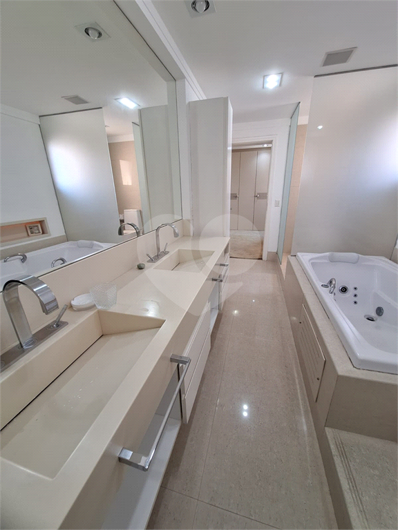 Apartamento no alto de Santana, com 4 vagas e 3 suítes