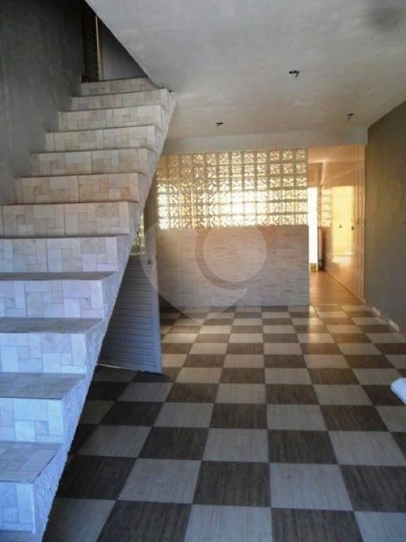 Sobrado à venda com 3 quartos, 210m² - Foto 2