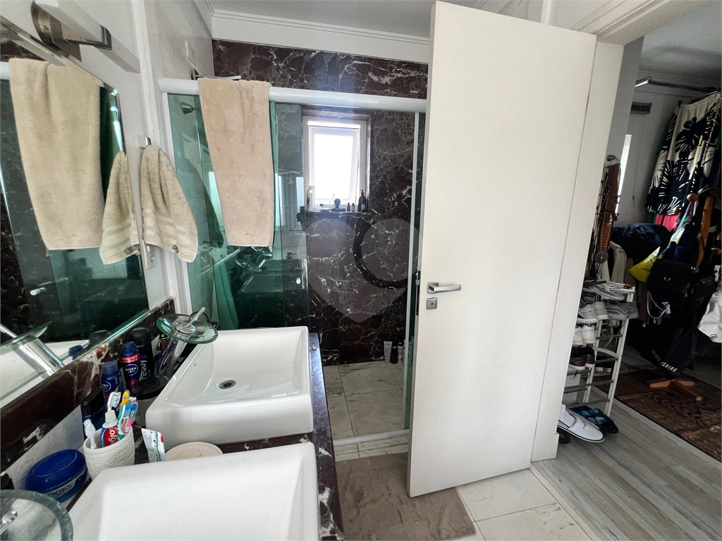 Casa em condominio fechado, sobrado 3 suítes, piscina privativa com 5 vagas de garagem