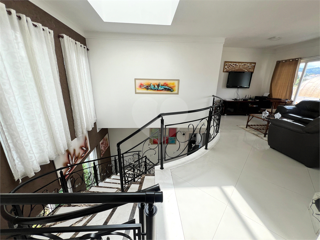 Casa em condominio fechado, sobrado 3 suítes, piscina privativa com 5 vagas de garagem