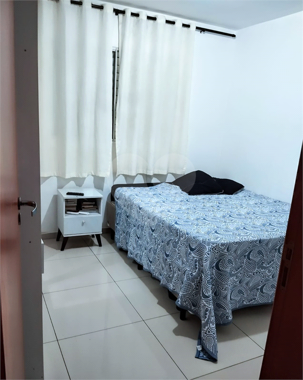 Linda Casa em Condomínio Fechado com 2 Dormitórios e Quintal – Oportunidade Imperdível!