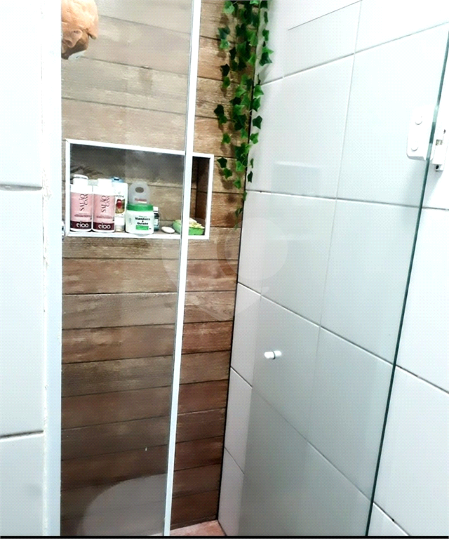 Linda Casa em Condomínio Fechado com 2 Dormitórios e Quintal – Oportunidade Imperdível!