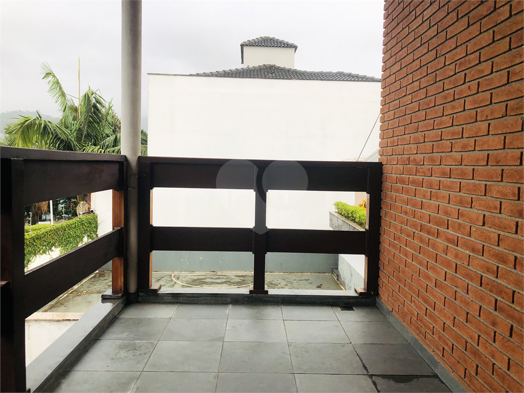 SOBRADO A VENDA NO TREMEMBÉ - 3 DORMS. (1 SUÍTE) E 5 VAGAS