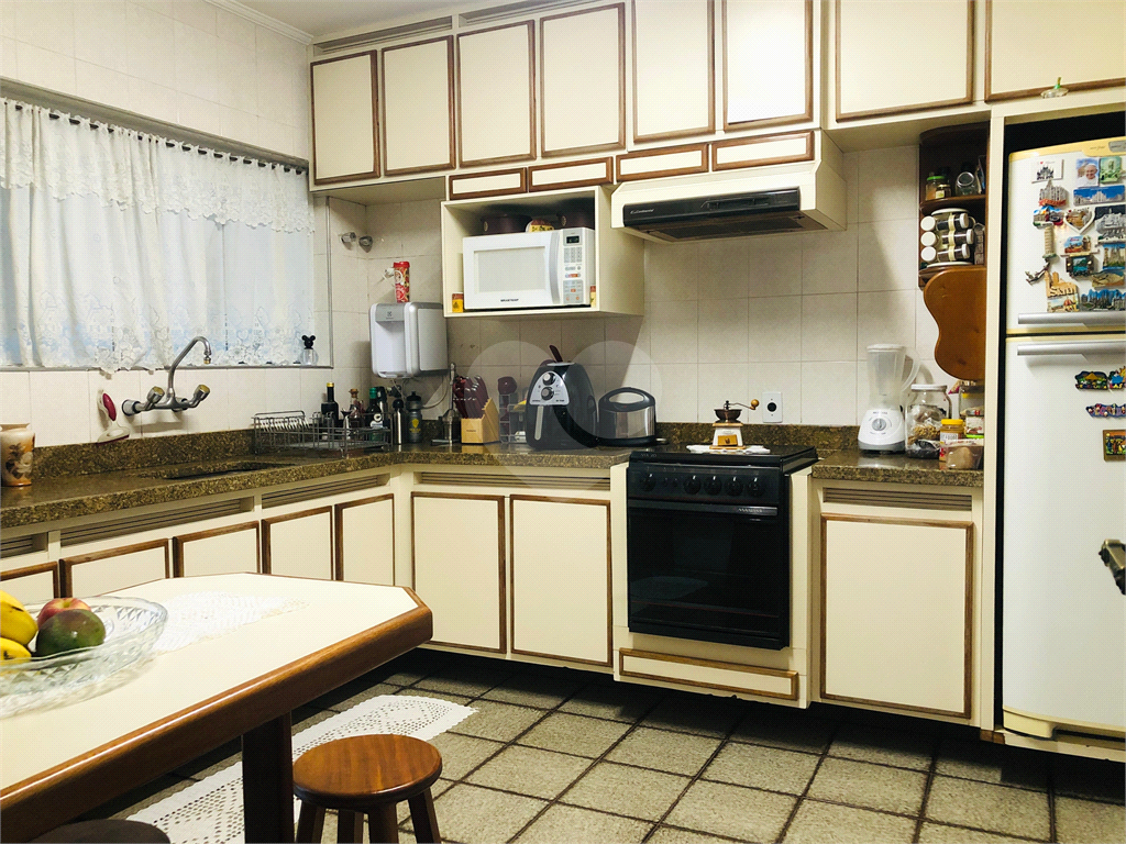 SOBRADO A VENDA NO TREMEMBÉ - 3 DORMS. (1 SUÍTE) E 5 VAGAS