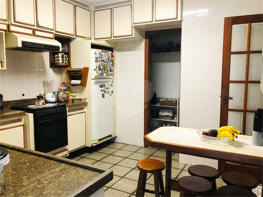 SOBRADO A VENDA NO TREMEMBÉ - 3 DORMS. (1 SUÍTE) E 5 VAGAS