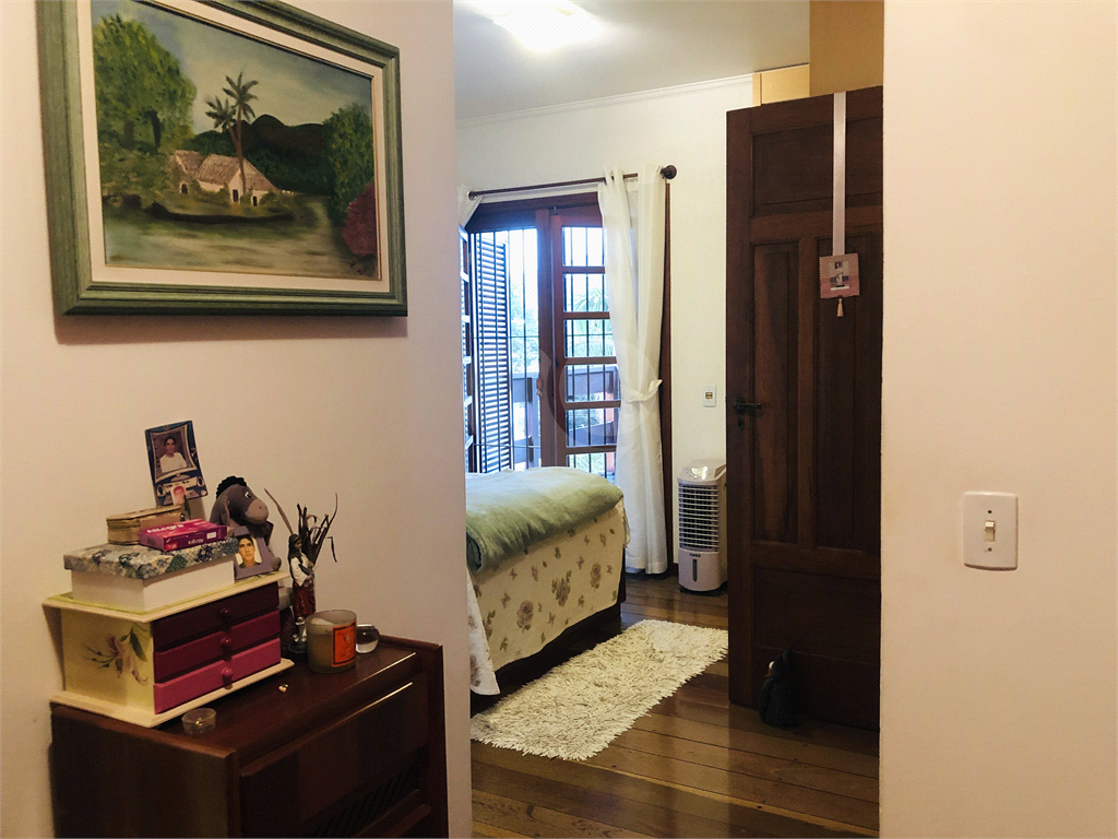 SOBRADO A VENDA NO TREMEMBÉ - 3 DORMS. (1 SUÍTE) E 5 VAGAS