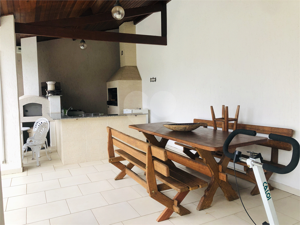 SOBRADO A VENDA NO TREMEMBÉ - 3 DORMS. (1 SUÍTE) E 5 VAGAS