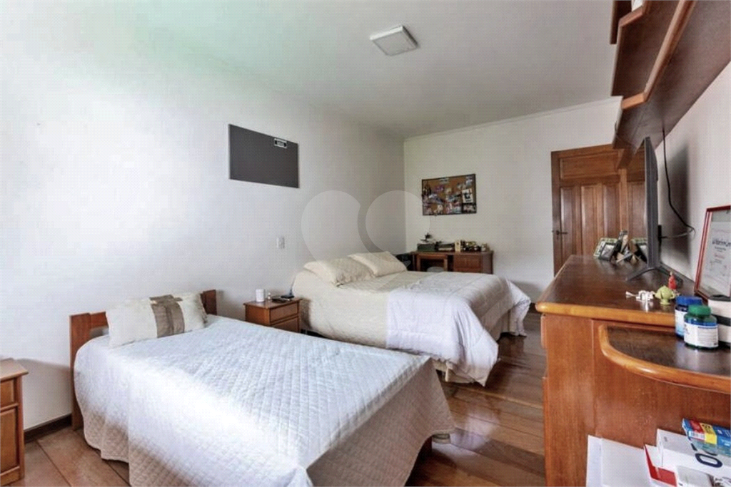 SOBRADO A VENDA NO TREMEMBÉ - 3 DORMS. (1 SUÍTE) E 5 VAGAS