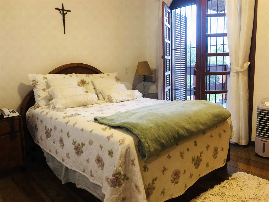 SOBRADO A VENDA NO TREMEMBÉ - 3 DORMS. (1 SUÍTE) E 5 VAGAS