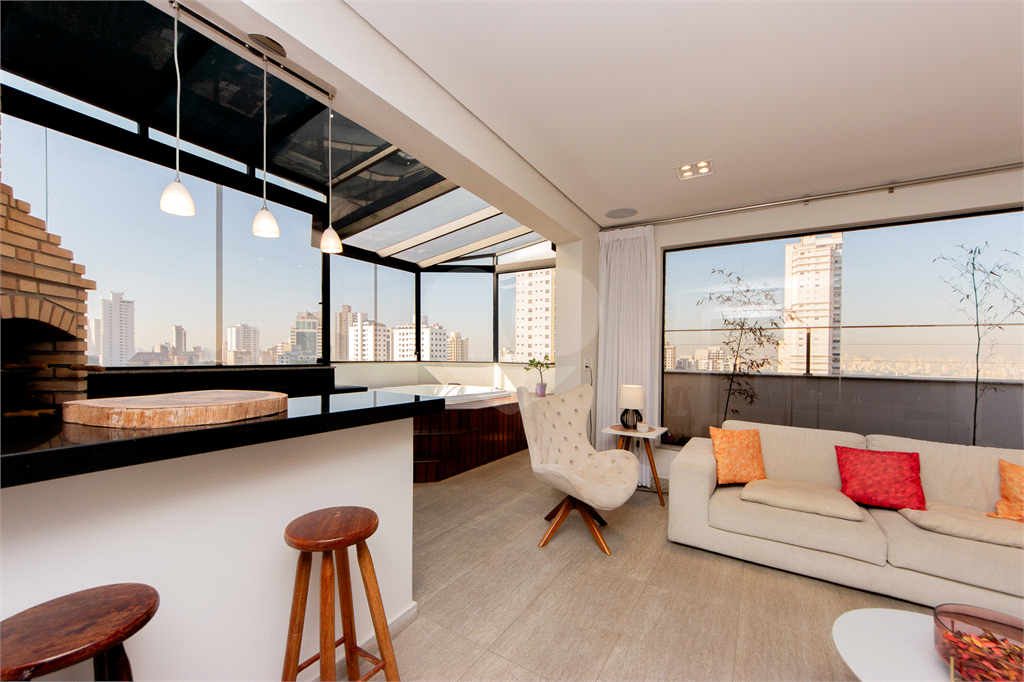 COBERTURA DUPLEX À VENDA OU LOCAÇÃO | 227 M² | MOBILIADA | 4 DORMITÓRIOS (1 SUÍTE) | 3 VAGAS EM SANTANA!