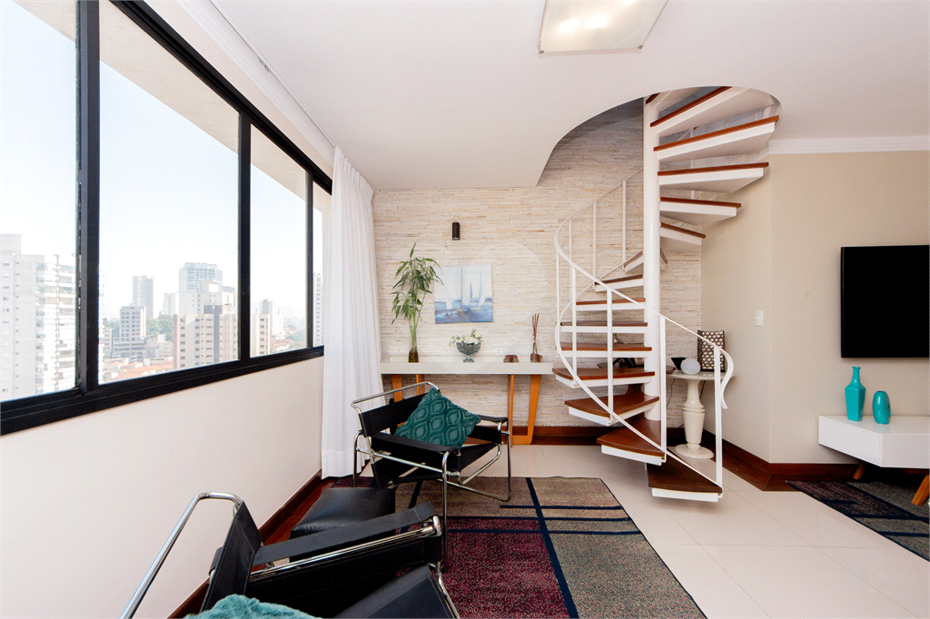 COBERTURA DUPLEX À VENDA OU LOCAÇÃO | 227 M² | MOBILIADA | 4 DORMITÓRIOS (1 SUÍTE) | 3 VAGAS EM SANTANA!