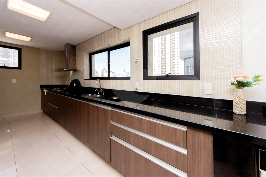 COBERTURA DUPLEX À VENDA OU LOCAÇÃO | 227 M² | MOBILIADA | 4 DORMITÓRIOS (1 SUÍTE) | 3 VAGAS EM SANTANA!