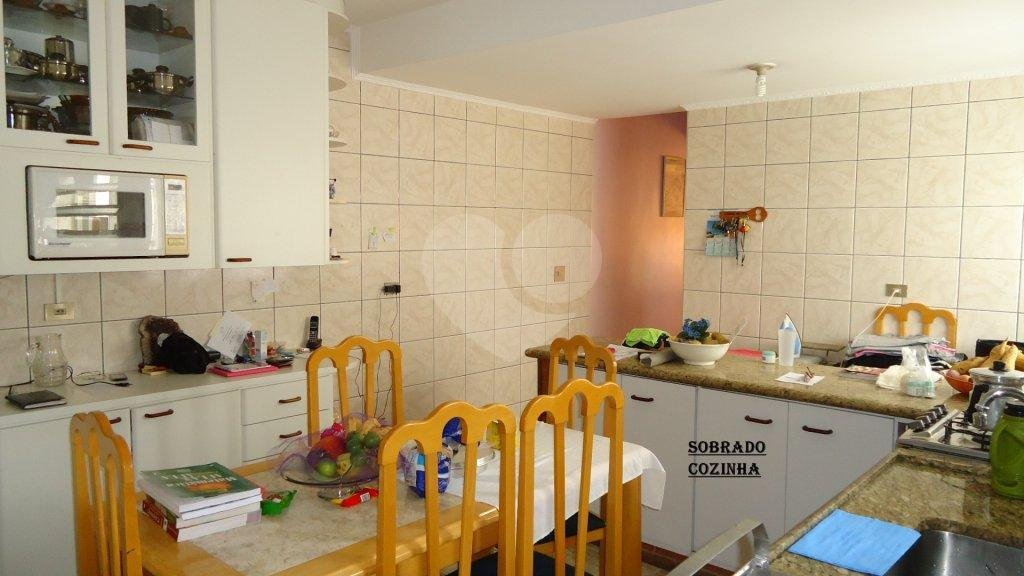 Sobrado à venda com 2 quartos, 200m² - Foto 3